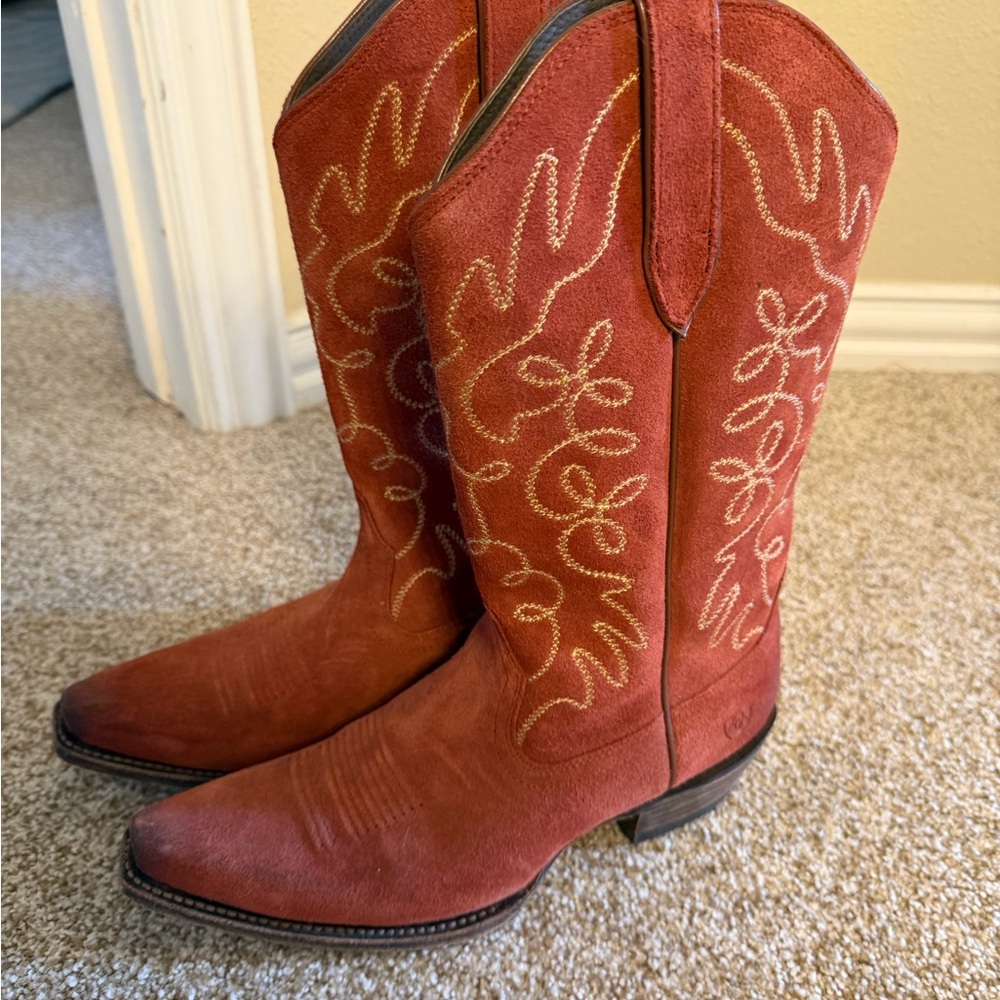 Ariat Rust Red Suede Western Cowboy Boots with Cream Stitching